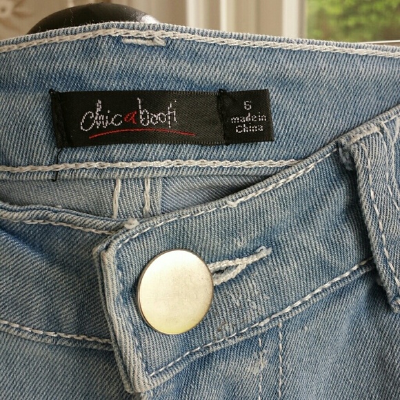 Chic a Booti Distressed Jeans Size 6 - Picture 2 of 6